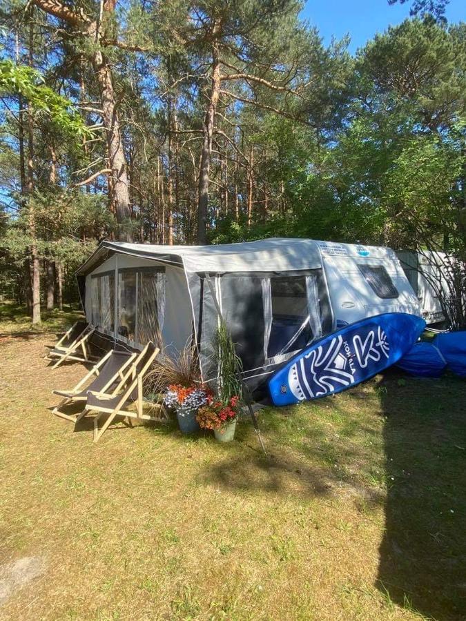 Hotel Przyczepa Abordaz Na Campingu Kormoran Hel Exterior foto